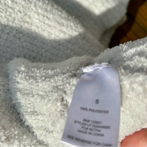 Olive + Oak Fuzzy Soft Knit Zip Neck White Sweater Sz. Small - Picture 6 of 7